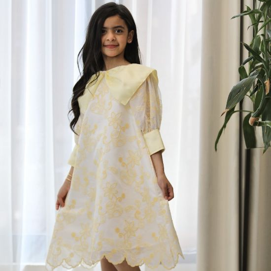 صورة فستان بناتي أصفر مشجر بدلعة وأكمام شفافة - 1134